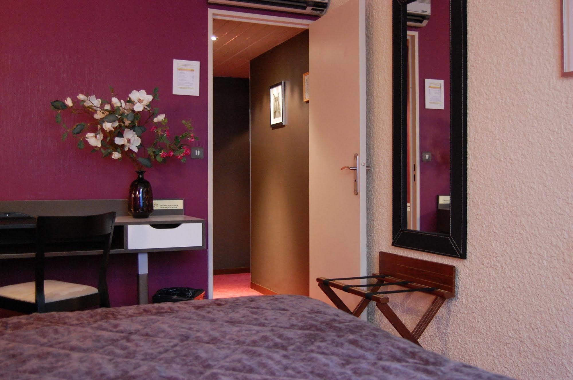 Logis Hotel Du Midi - Saint Etienne Sud Zewnętrze zdjęcie