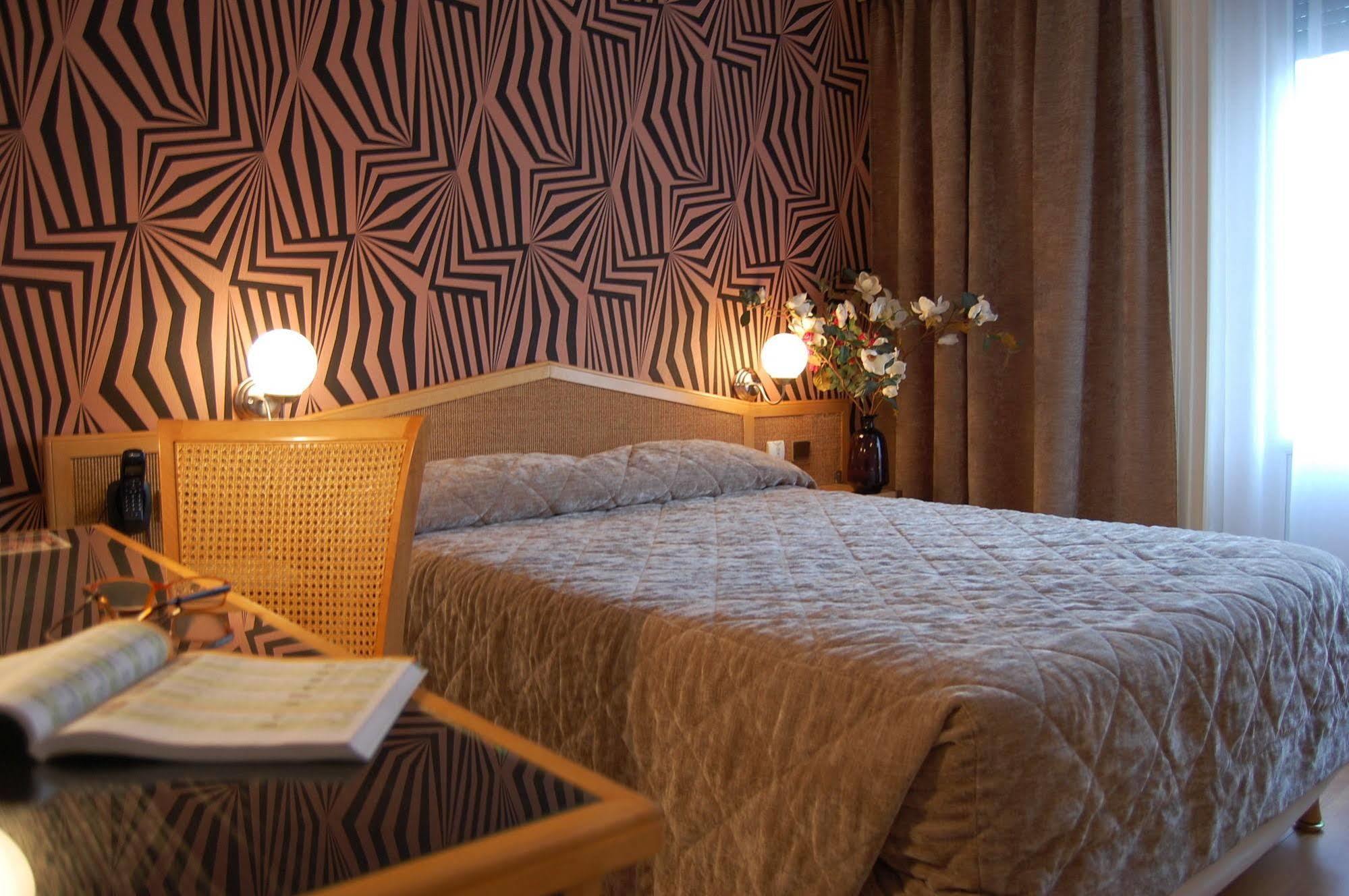 Logis Hotel Du Midi - Saint Etienne Sud Zewnętrze zdjęcie