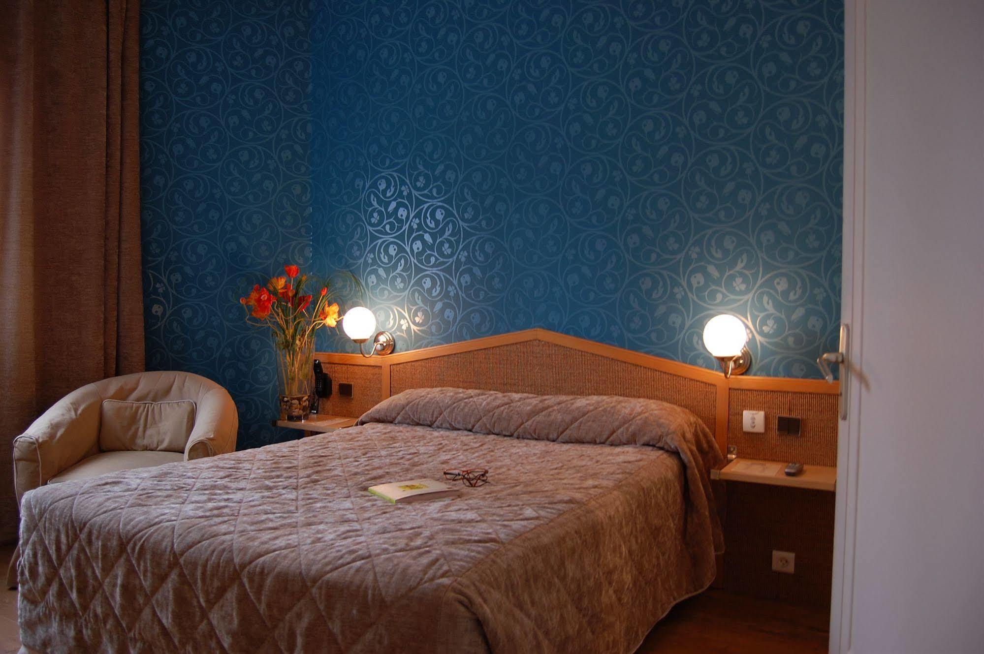 Logis Hotel Du Midi - Saint Etienne Sud Zewnętrze zdjęcie