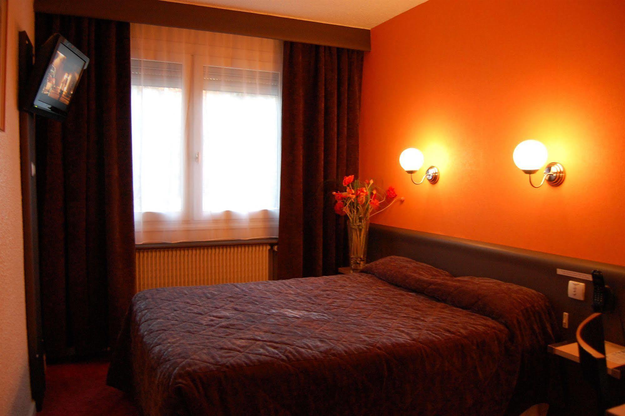 Logis Hotel Du Midi - Saint Etienne Sud Zewnętrze zdjęcie